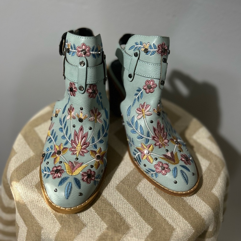 Jolimall embroidery light blue ankle boots size 8